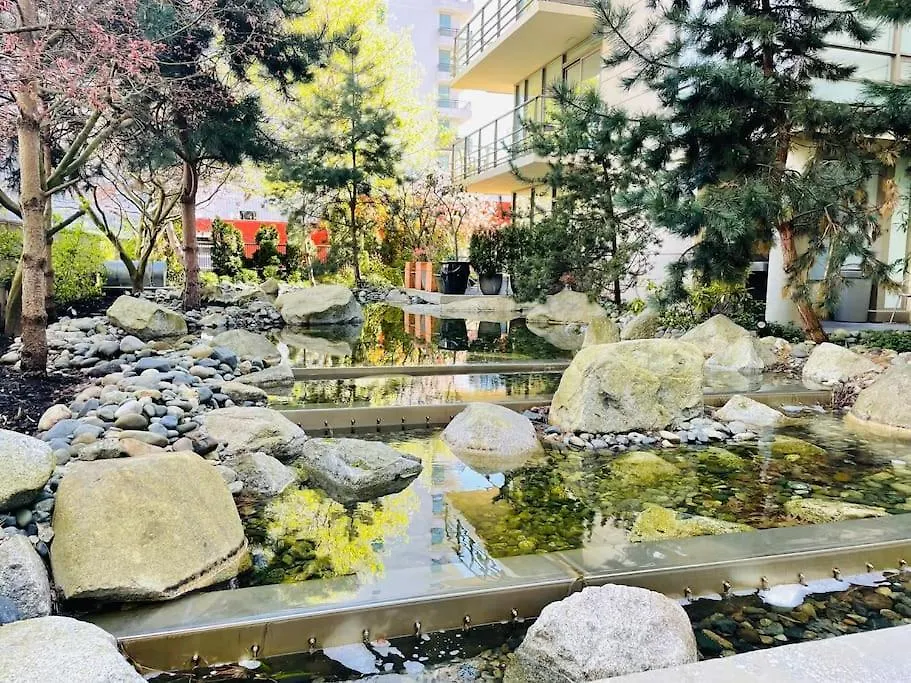 Waterfalls Hotel Victoria Canada