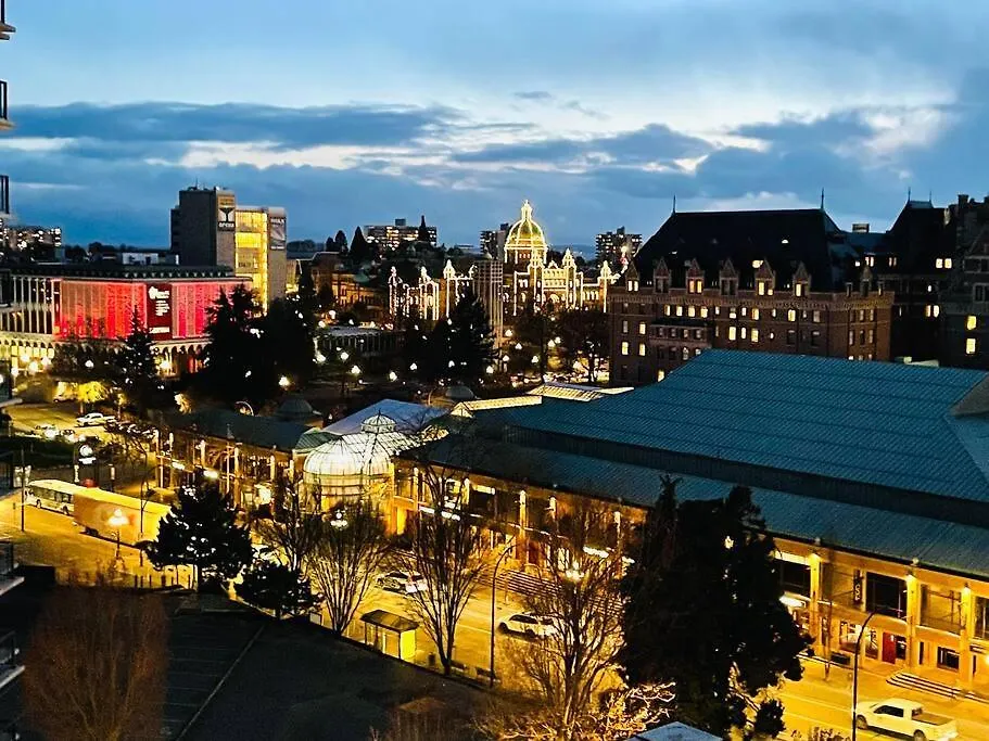 Apartment Waterfalls Hotel Victoria Canada