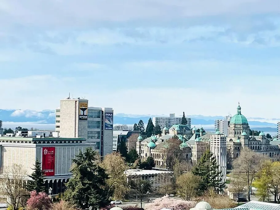 Apartment Waterfalls Hotel Victoria Canada