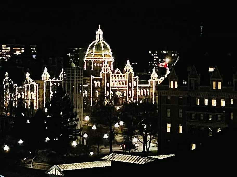 Waterfalls Hotel Victoria Canada